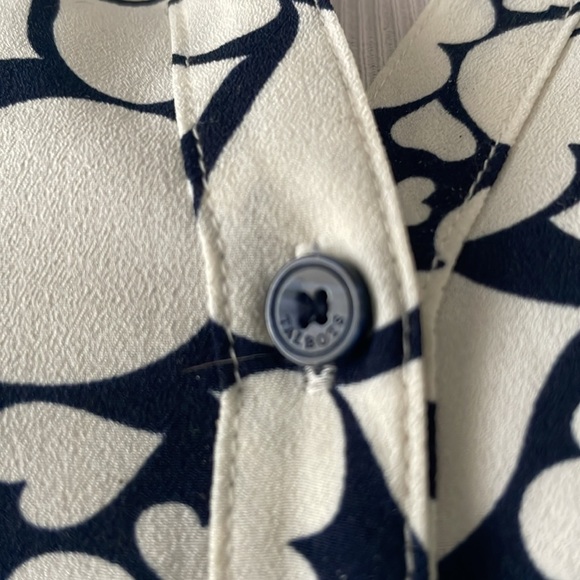 Talbots button down blouse . With hearts and signature buttons L - Picture 3 of 7